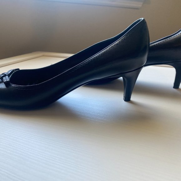 LOUIS VUITTON Black 'Love Story' Kitten Heel Shoes - Picture 5 of 5